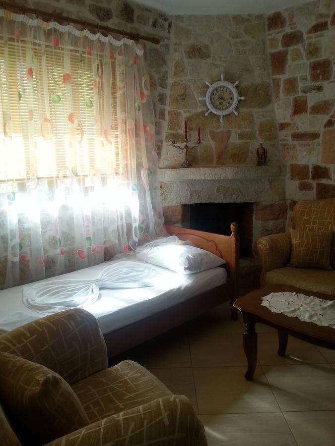 Altin Skrapari Guesthouse Ksamil Dış mekan fotoğraf